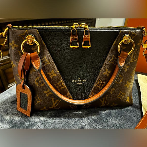 Louis Vuitton Elegant Brown and Gold Shoulder Bag - Picture 1 of 6